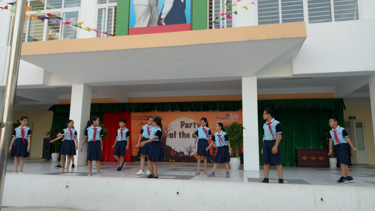 văn nghệ chào mừng